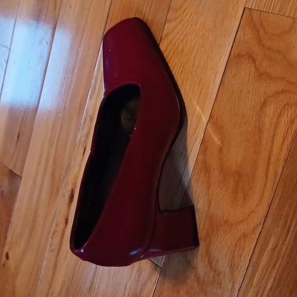 Nickels Italy, 7 medium, Cranberry colored - Picture 2 of 4